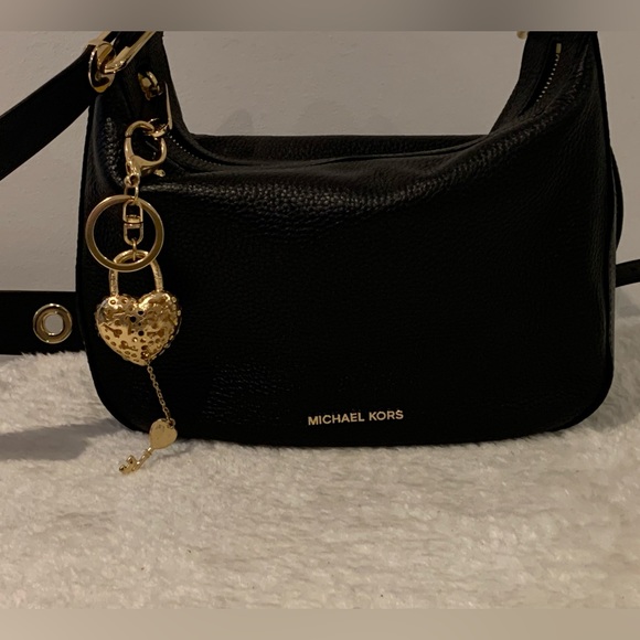 MICHEAL KORS BLACK PEBBLE LEATHER BAG WITH GOLD HARDWARE AND CHARM - Picture 2 of 16
